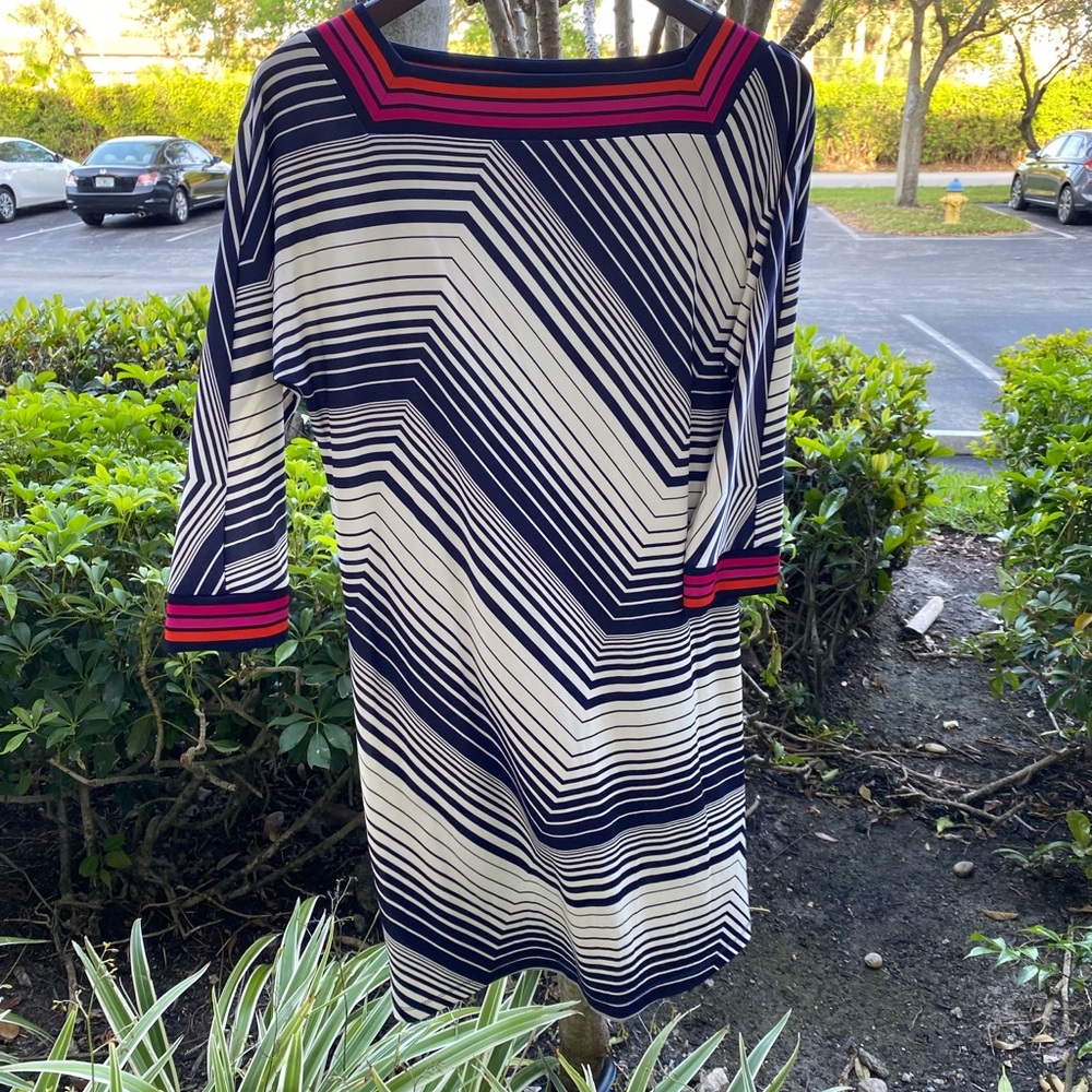 New with tags Trina Turk indigo and pearl Geo bottle square-neck body co… - Picture 4 of 14